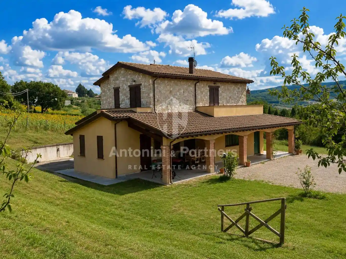 Rustico - Casale in vendita a Todi