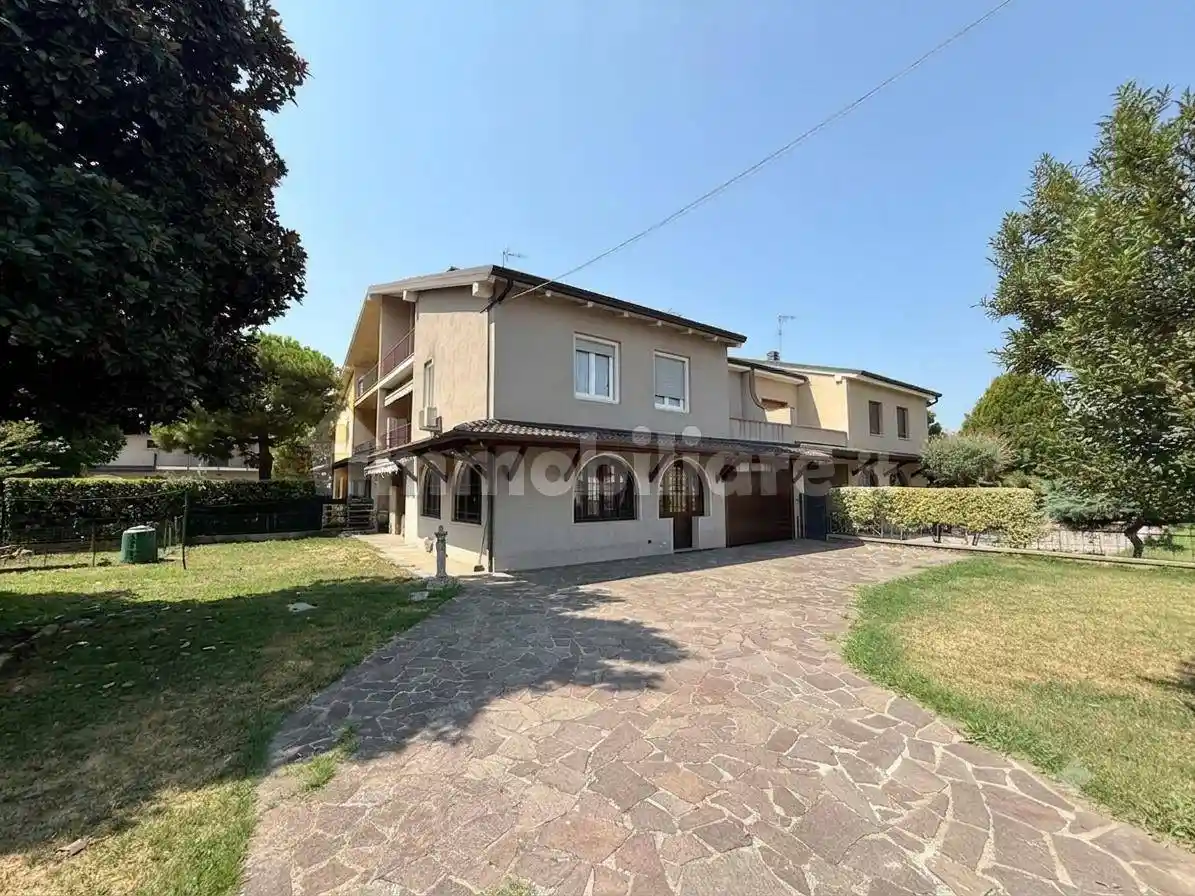 Villa in vendita a Bagnolo Mella