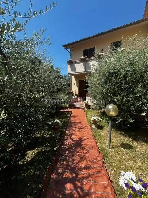 Villa in vendita a Carmignano