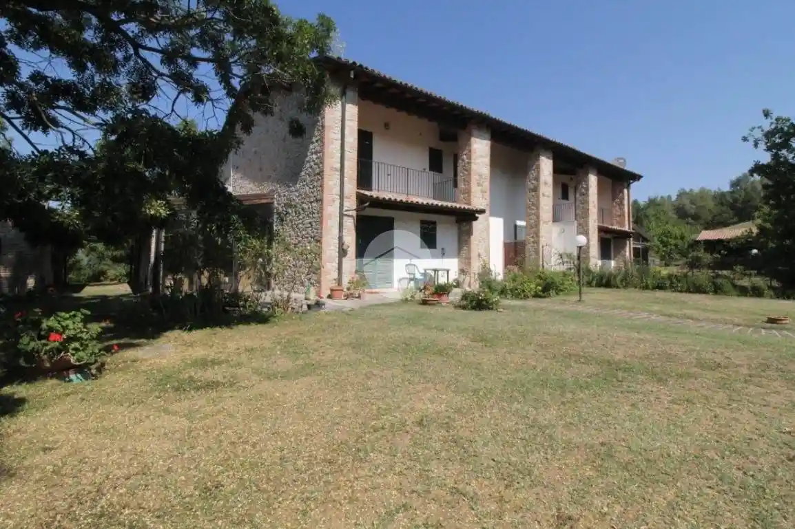 Casa indipendente in vendita a Lesignano de' Bagni