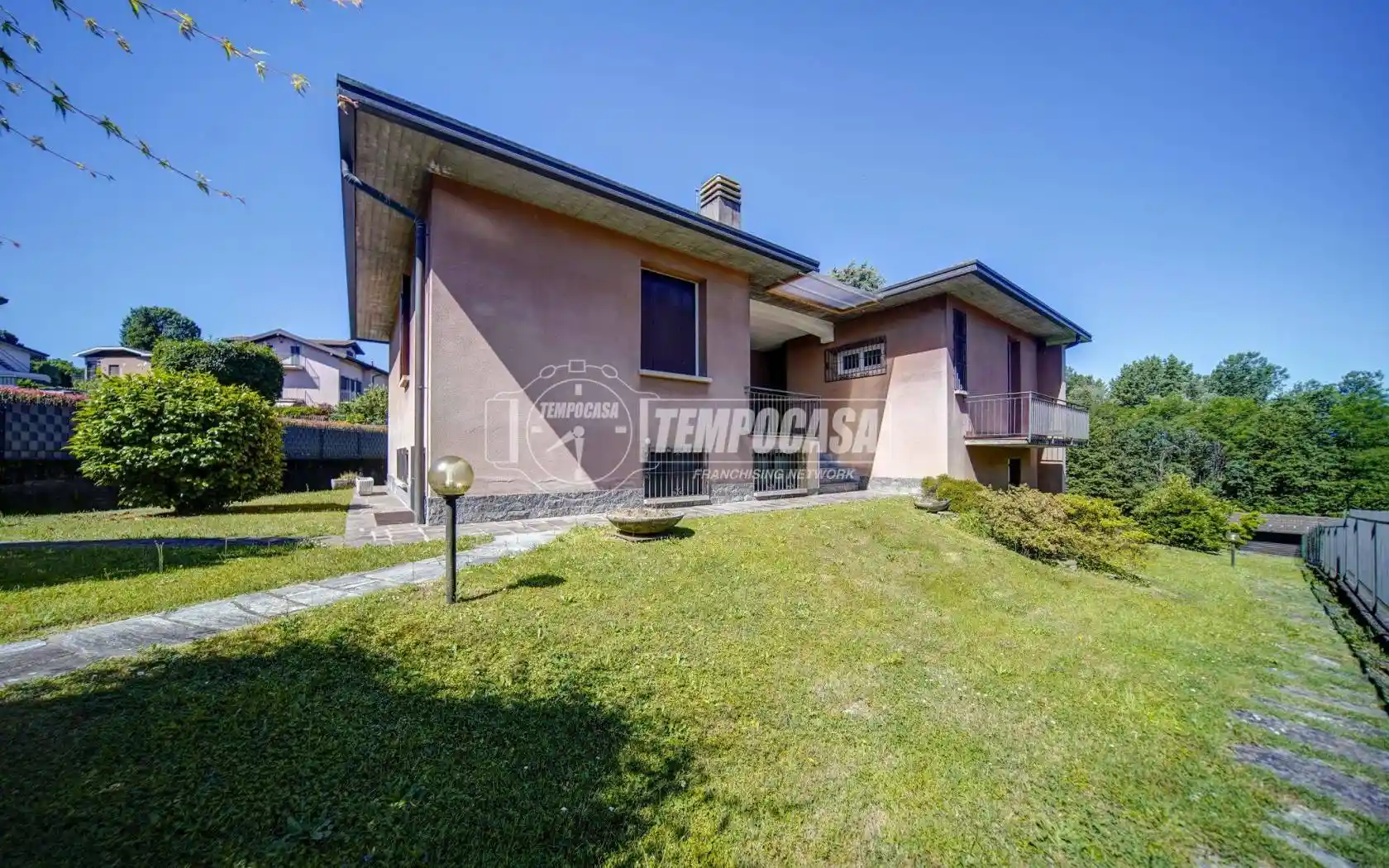 Villa in vendita a Buguggiate