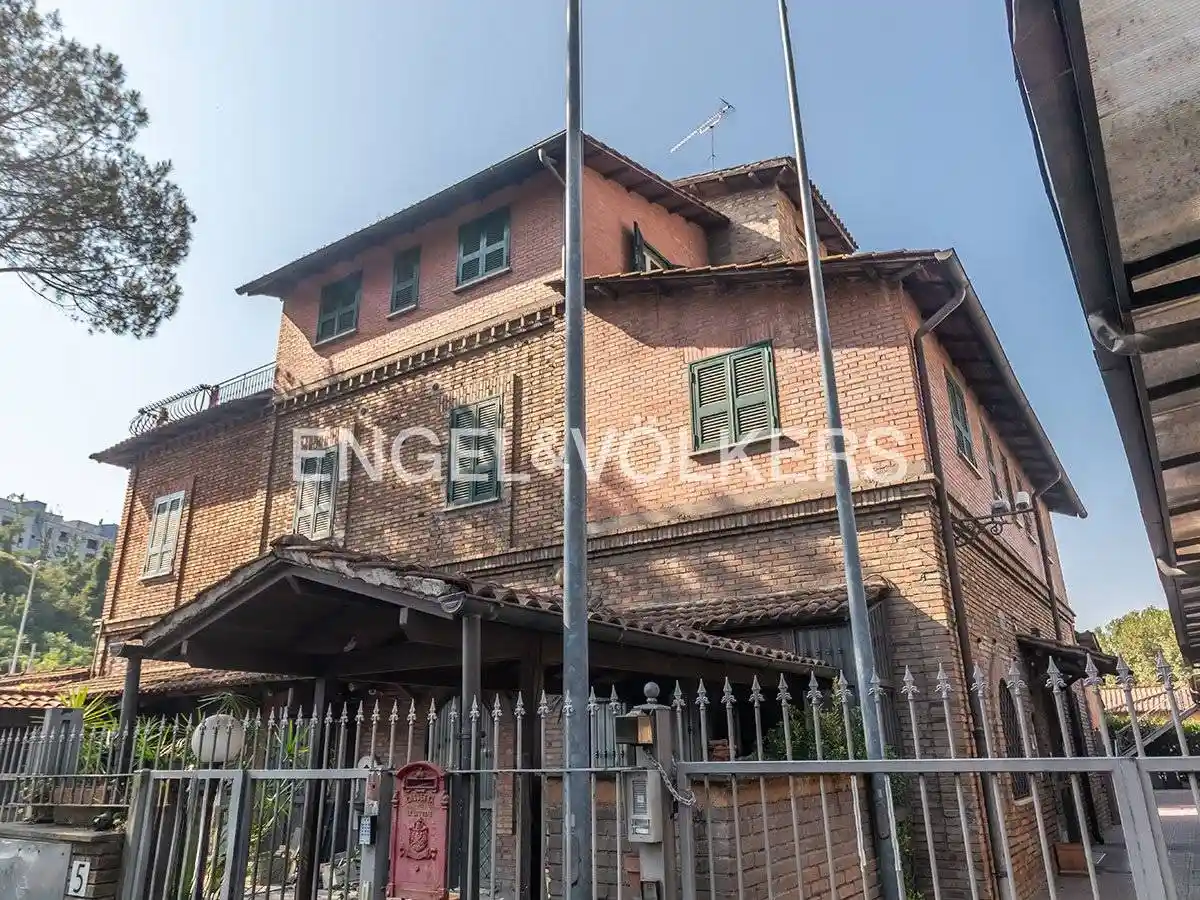 Palazzo - Edificio in vendita a Roma