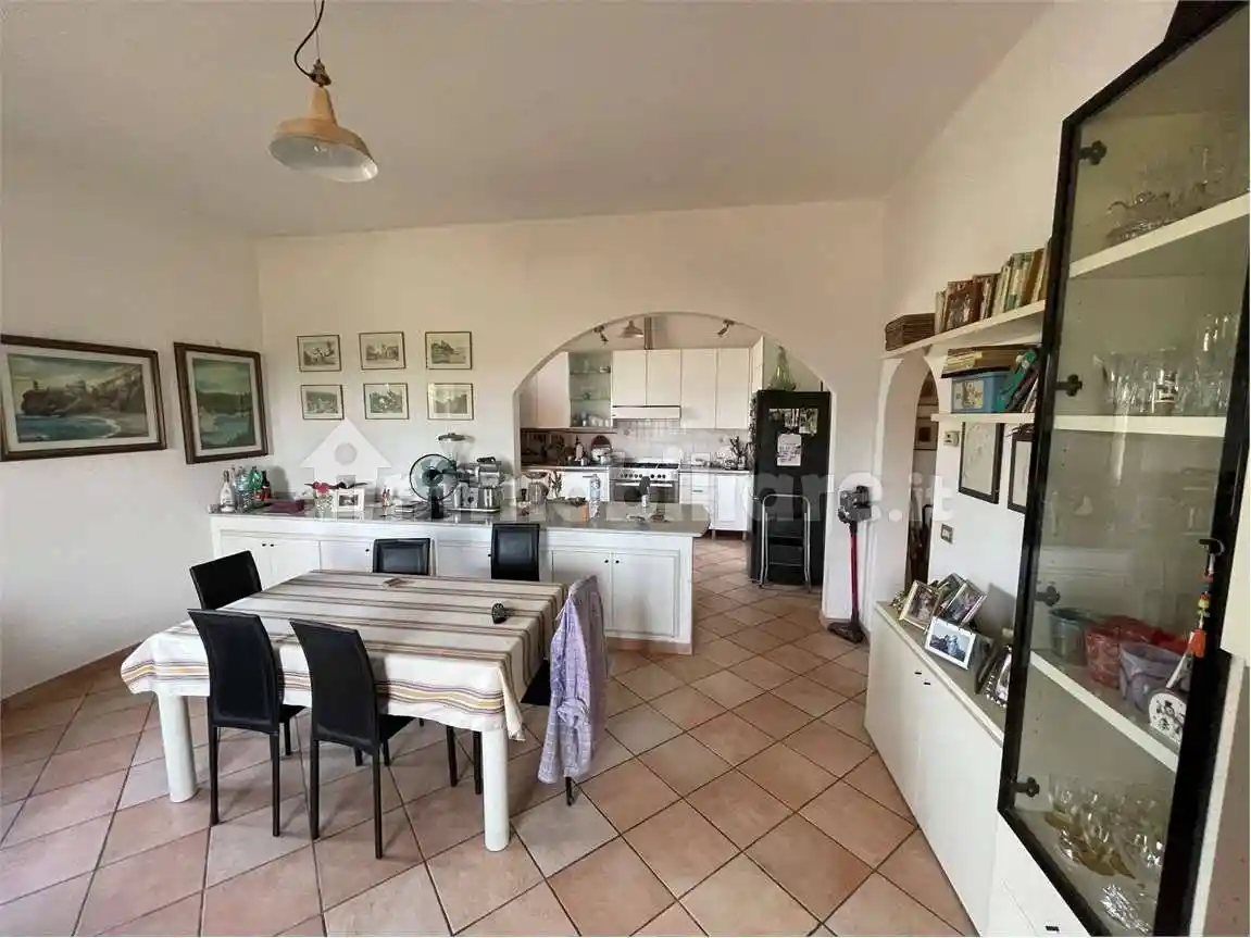 Casa indipendente in vendita a Luni