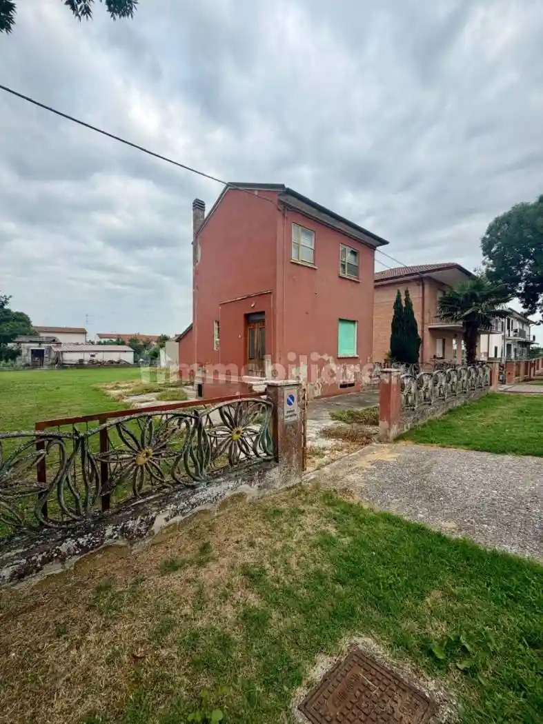 Villa in vendita a Jolanda di Savoia