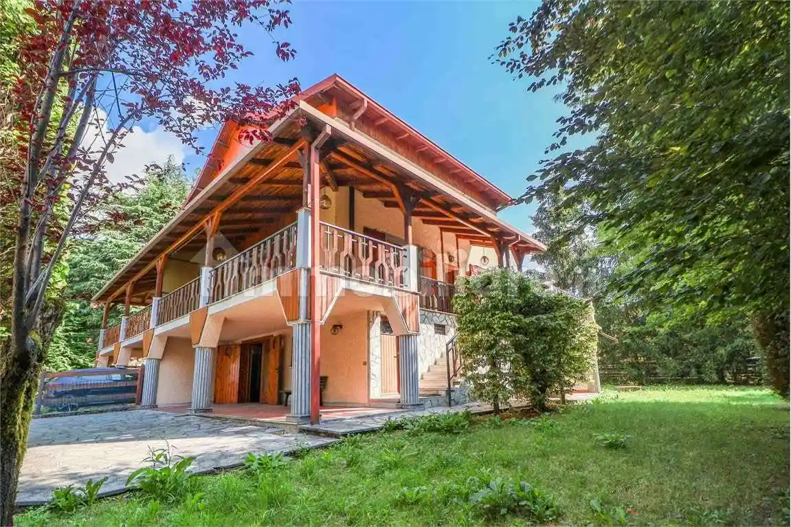Villa in vendita a Castione della Presolana