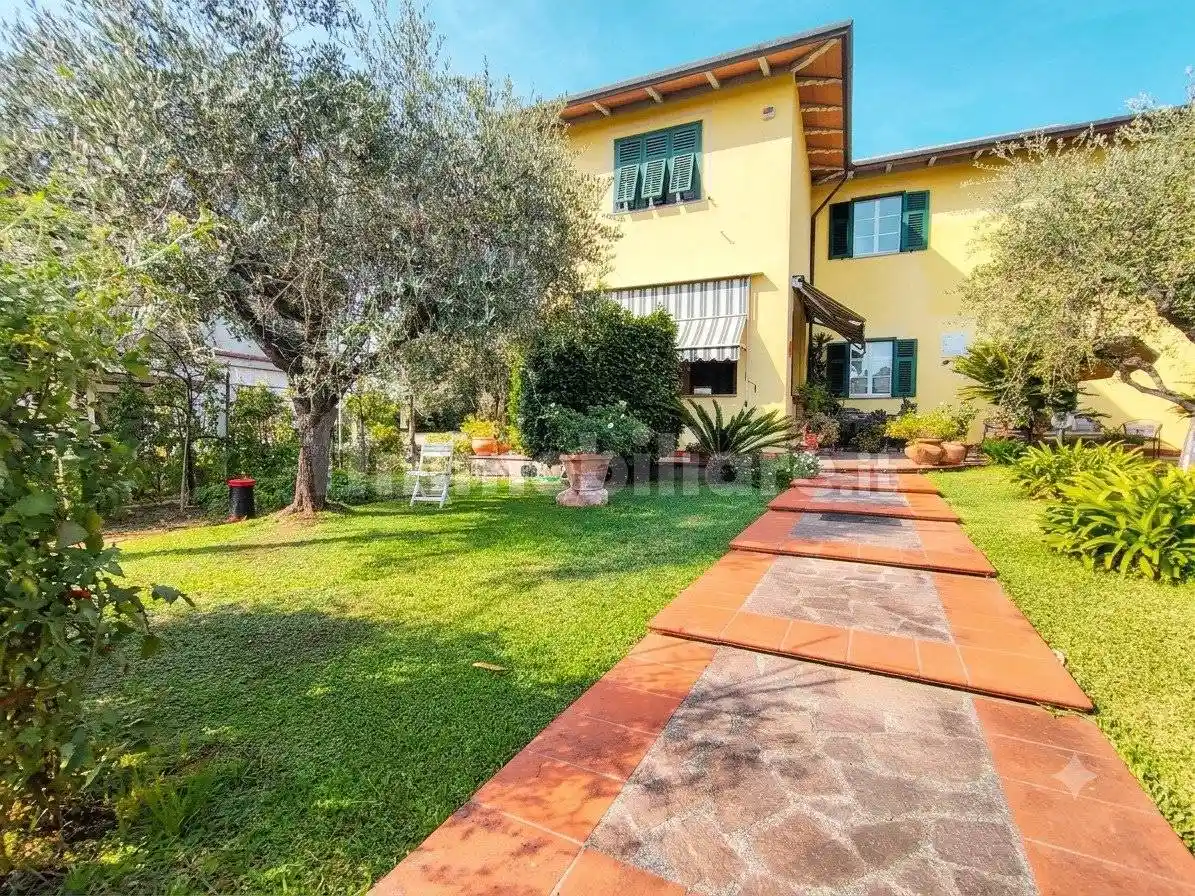Villa in vendita a Luni