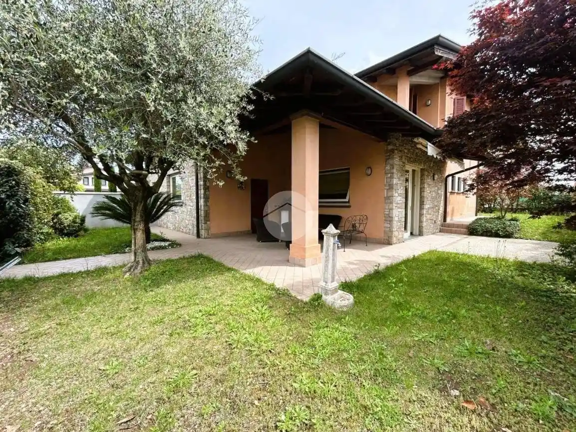 Villa in vendita a Rovato