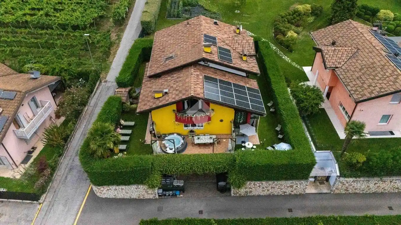 Villa in vendita a Besenello