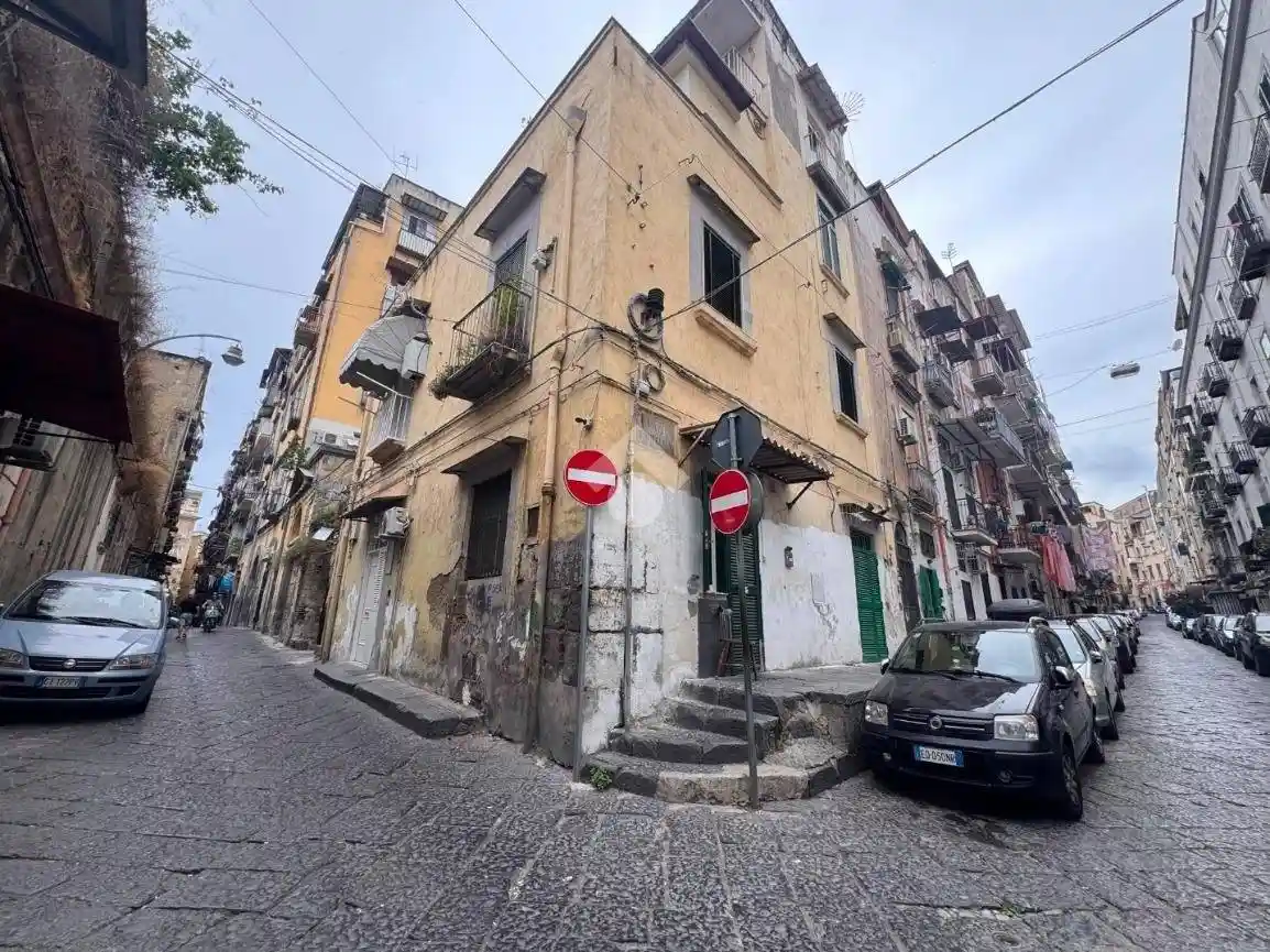 Appartamento in vendita a Napoli