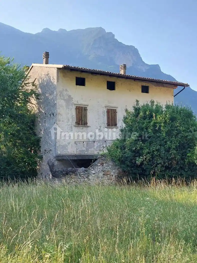 Casa indipendente in vendita a Avio