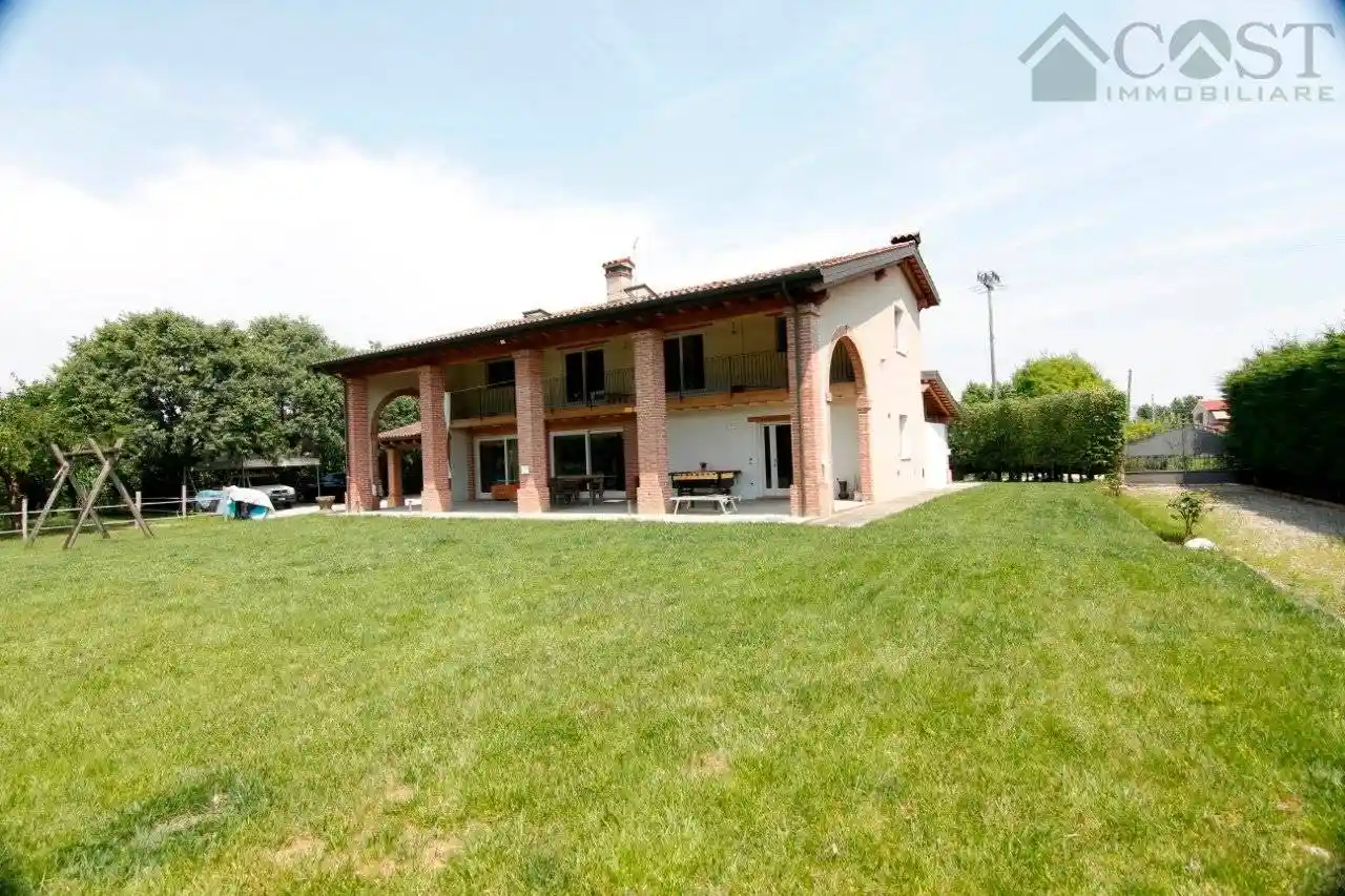 Rustico - Casale in vendita a Bressanvido