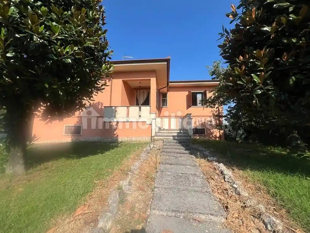 Villa in vendita a Sustinente