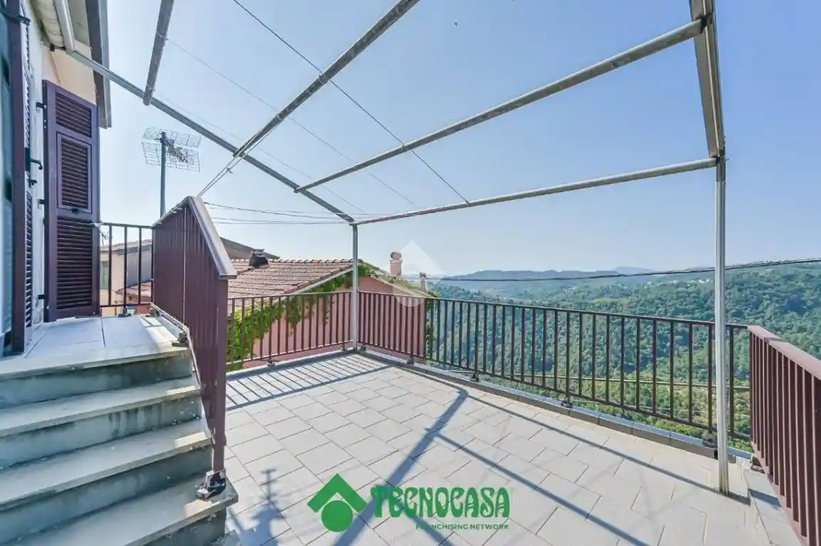 Casa indipendente in vendita a Follo