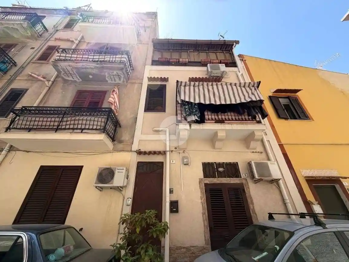 Palazzo - Edificio in vendita a Palermo