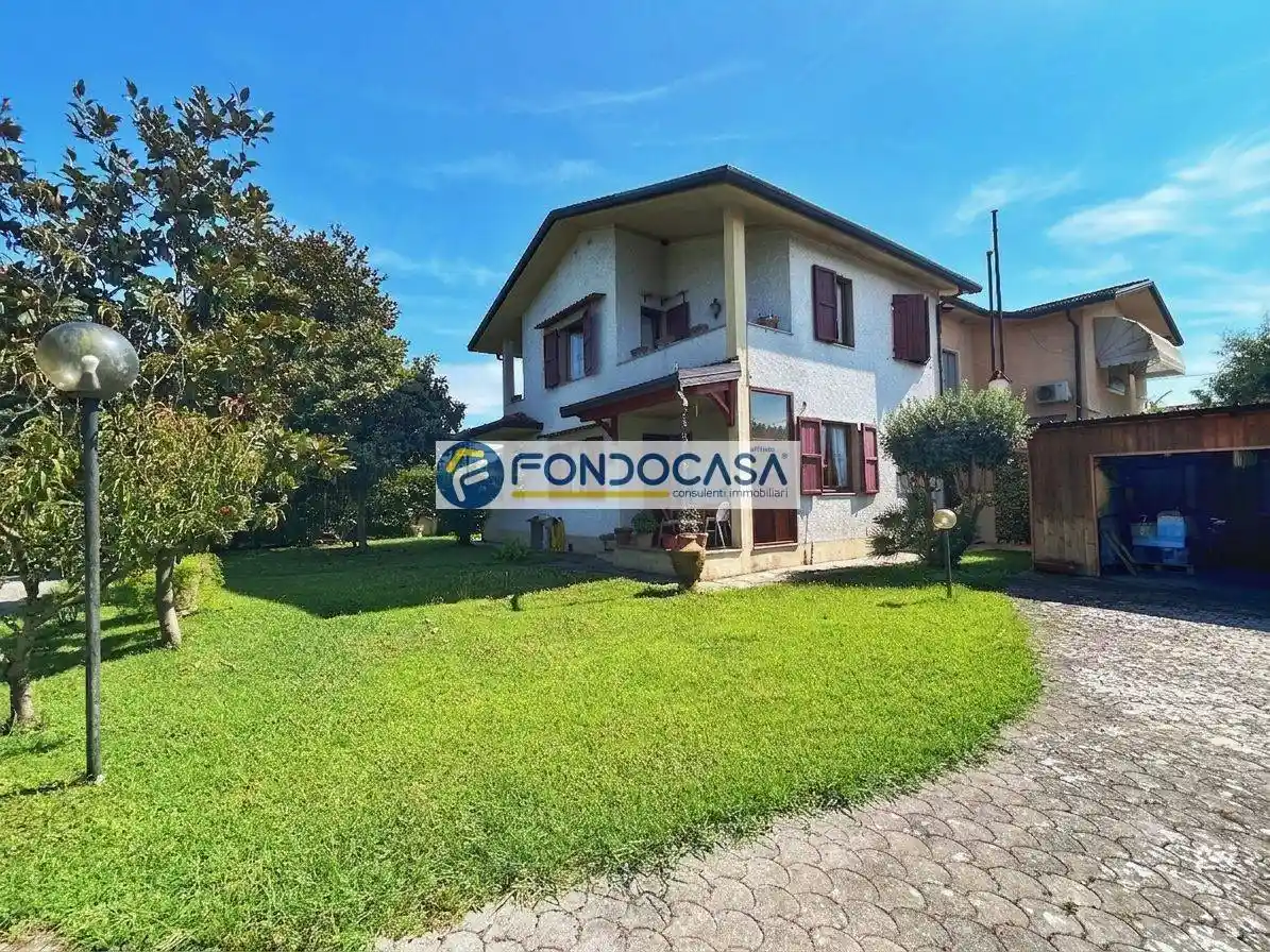 Casa indipendente in vendita a Forte dei Marmi