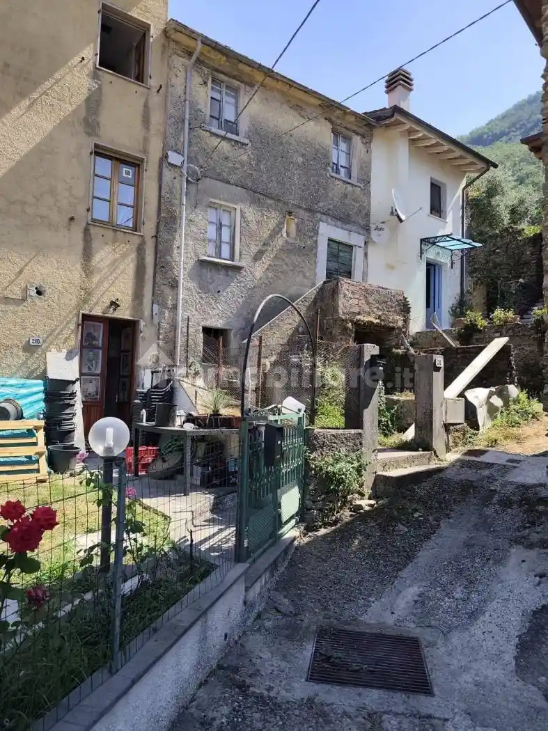 Casa indipendente in vendita a Seravezza