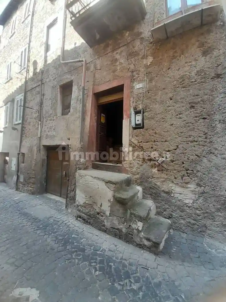 Appartamento in vendita a Caprarola