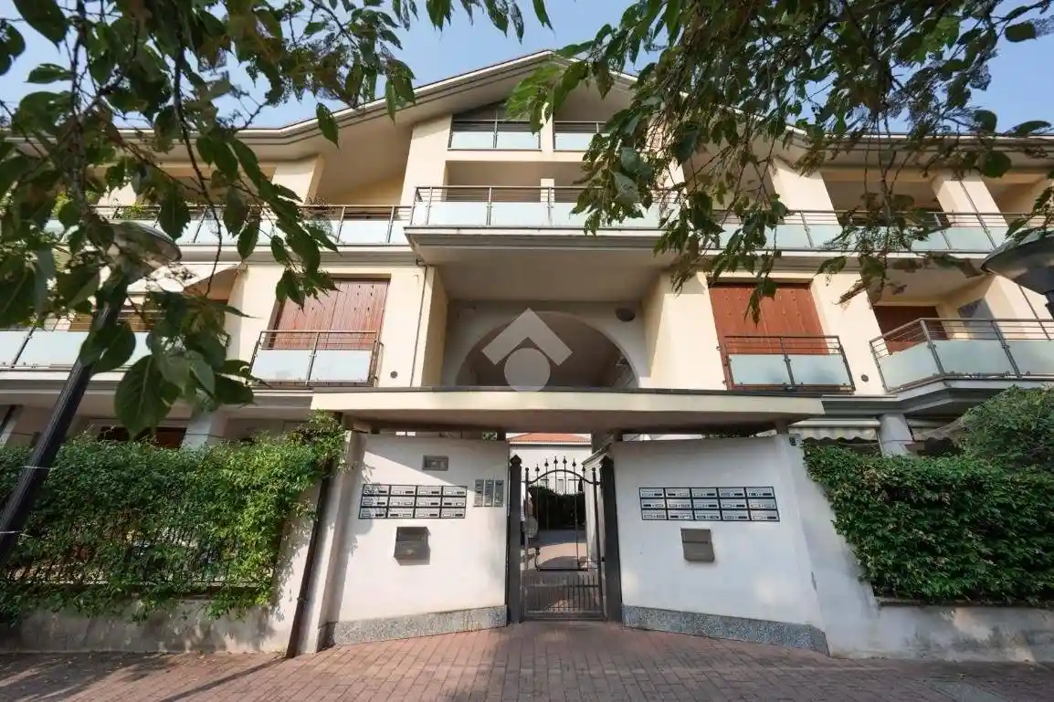 Appartamento in vendita a Verano Brianza