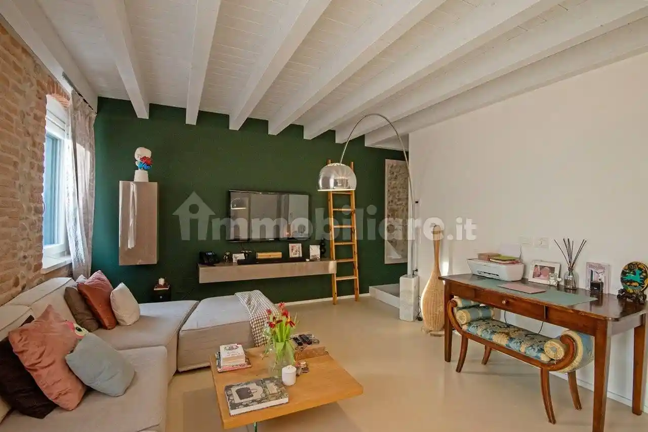 Casa indipendente in vendita a Villafranca di Verona