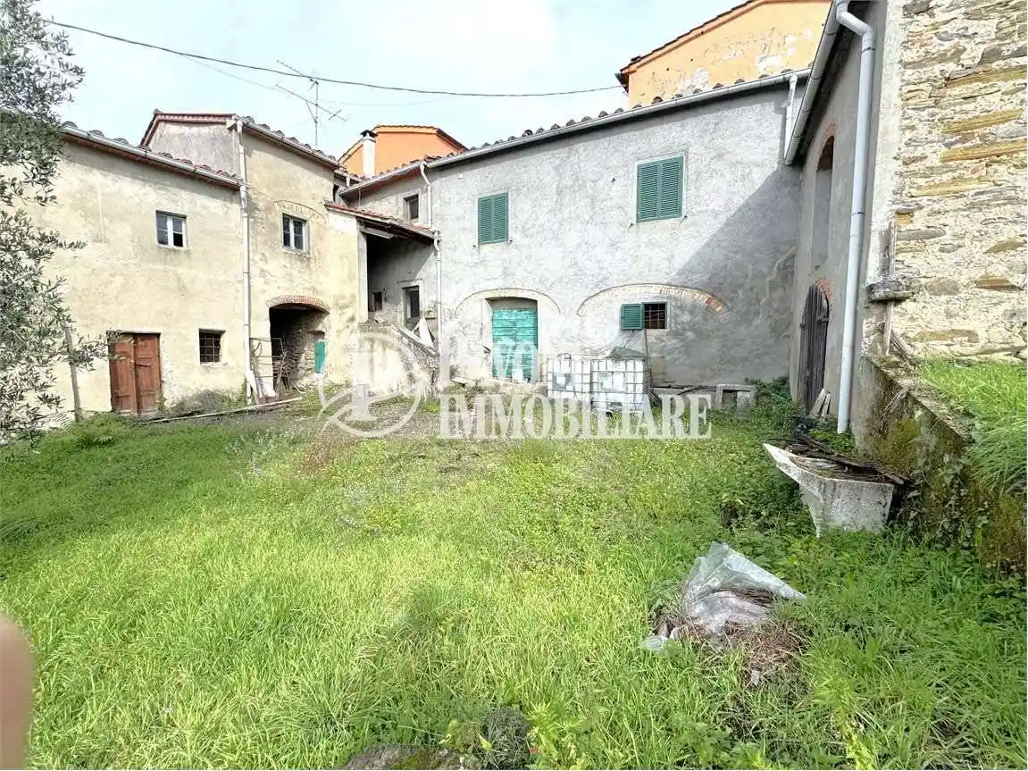 Casa indipendente in vendita a Pistoia