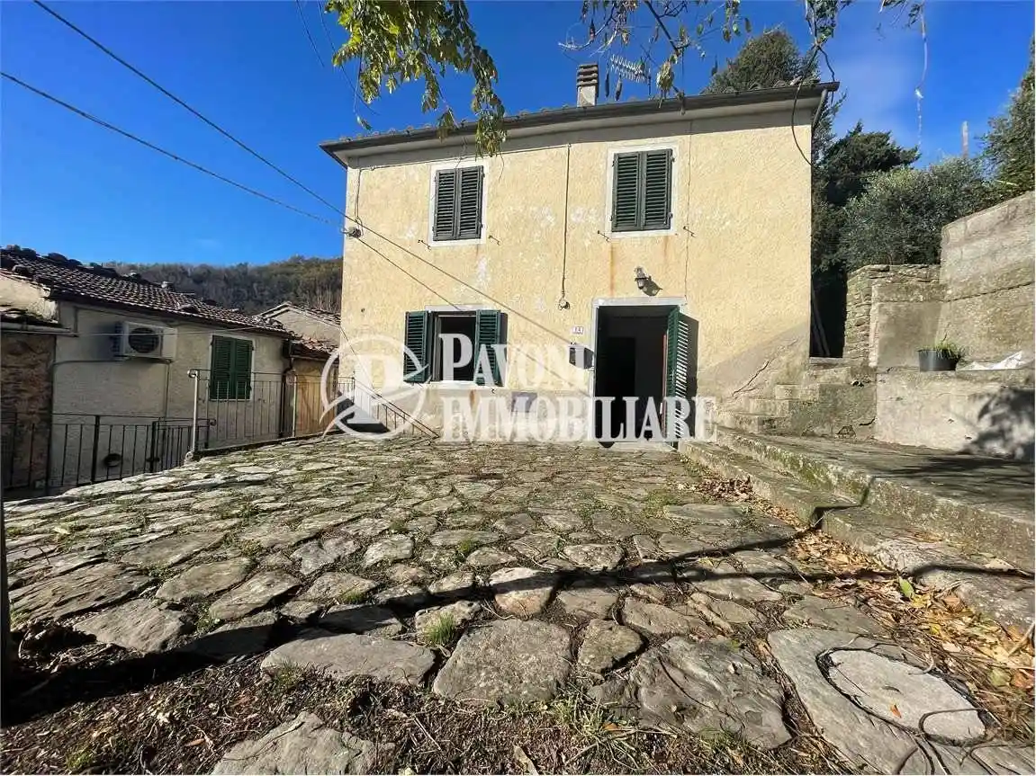 Casa indipendente in vendita a Pistoia