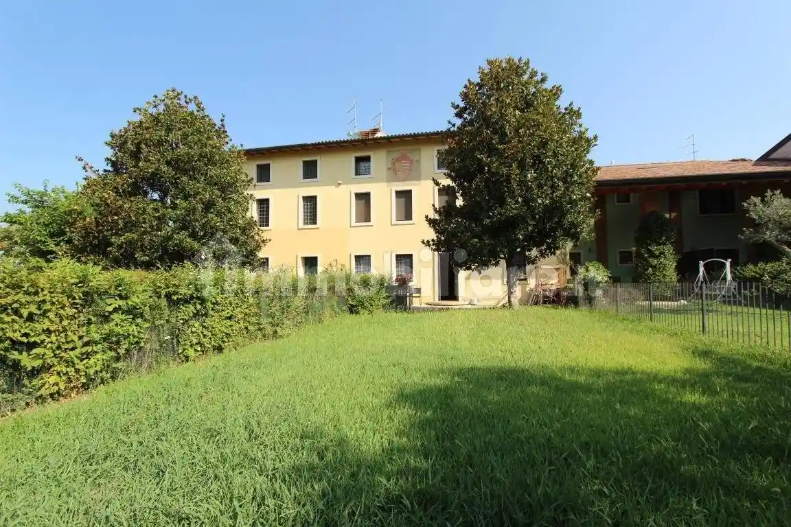 Rustico - Casale in vendita a Verona