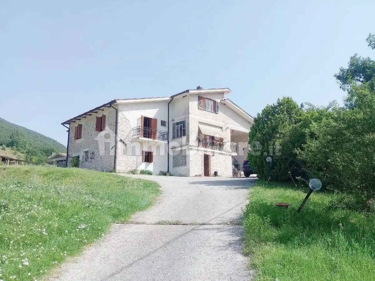 Villa in vendita a Contigliano
