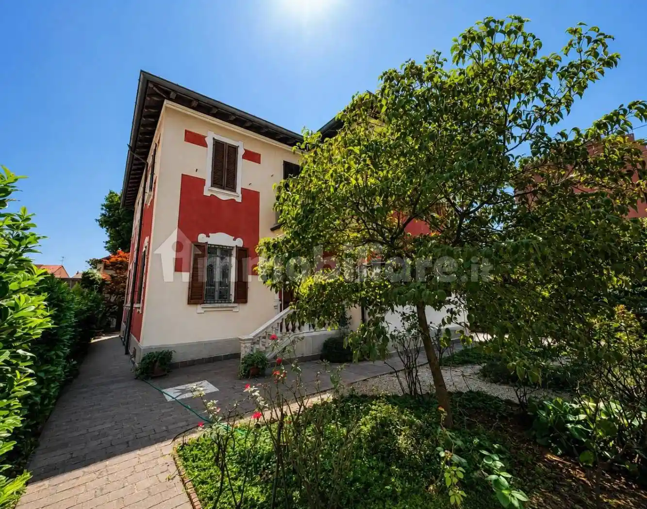 Villa in vendita a Sannazzaro de' Burgondi