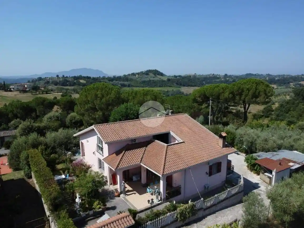 Villa in vendita a Tarano