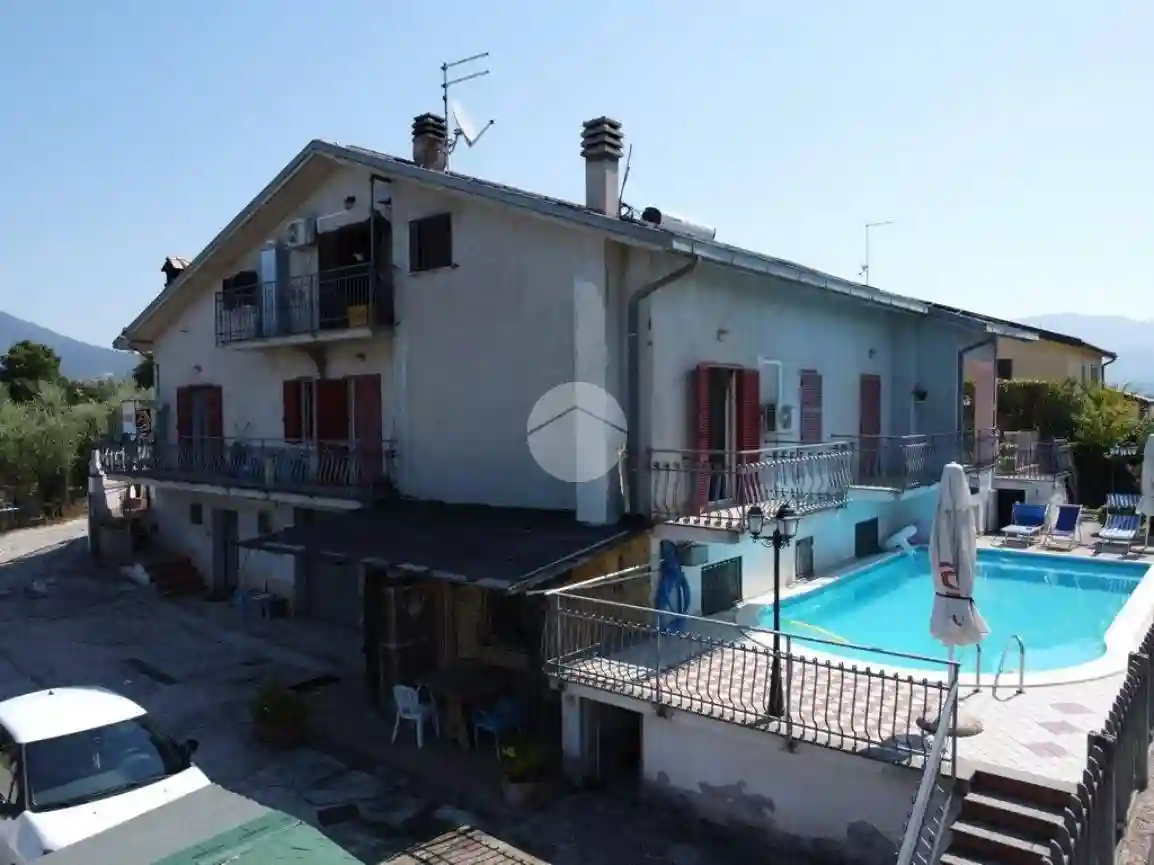 Villa - foto 2