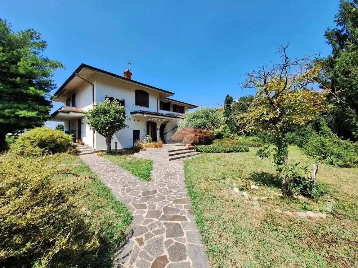 Villa in vendita a Bernate Ticino