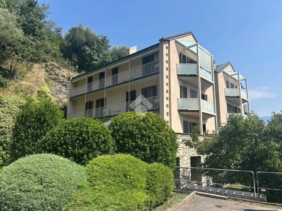 Appartamento in vendita a Tavernola Bergamasca