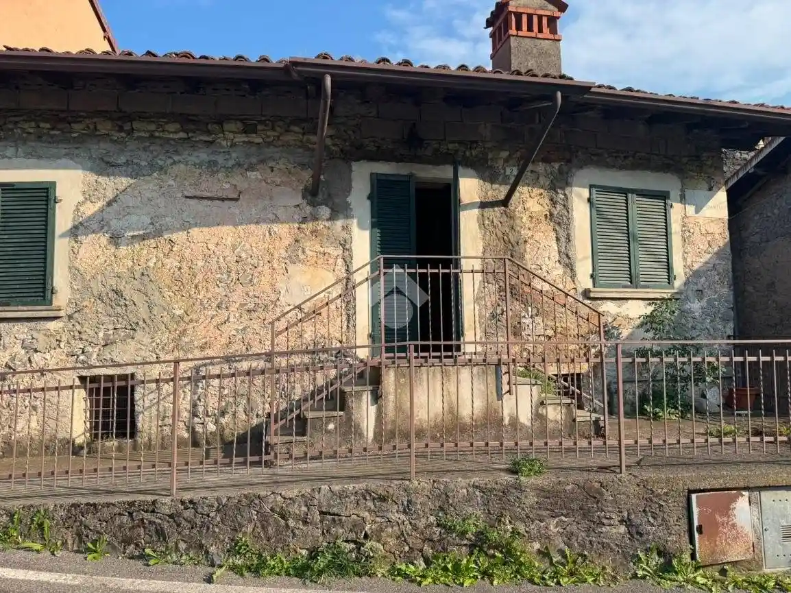Casa indipendente in vendita a Solto Collina