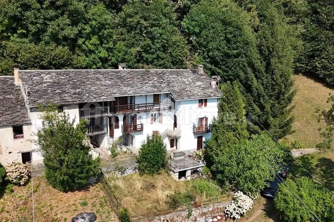 Casa indipendente in vendita a Valchiusa