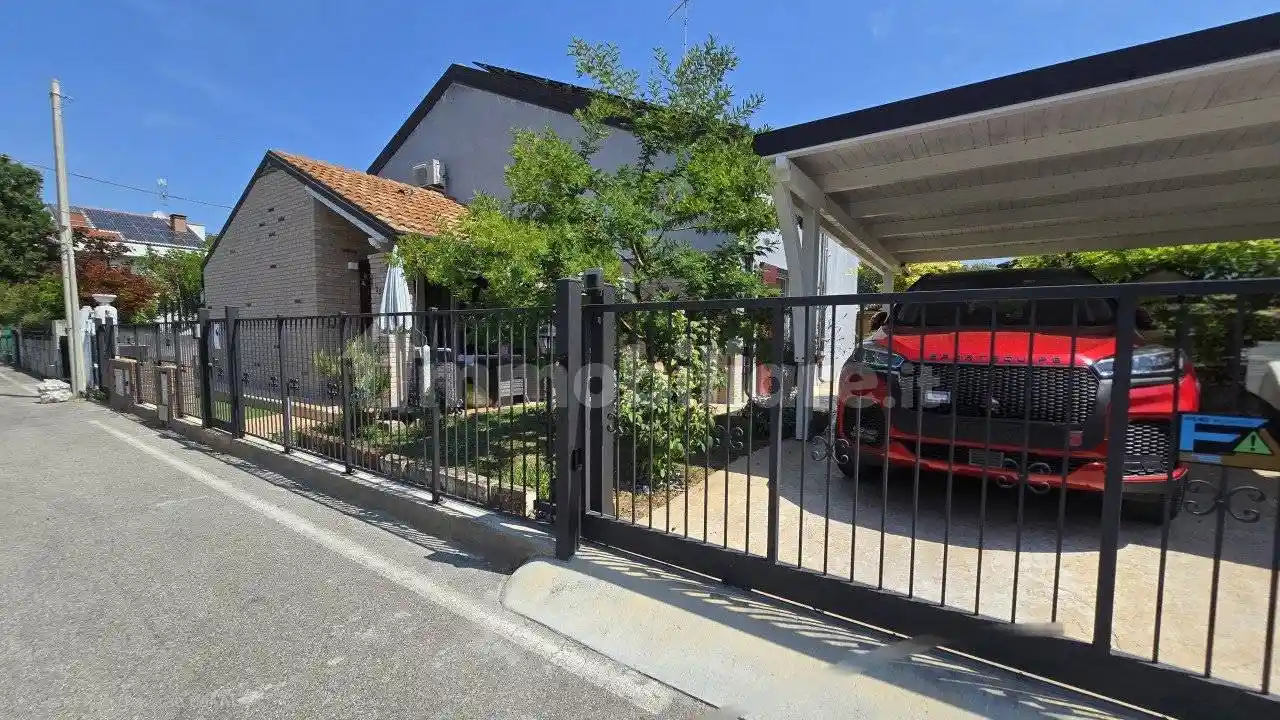 Casa indipendente in vendita a Rovigo