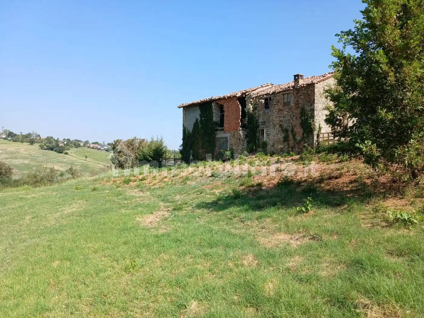 Rustico - Casale in vendita a Gazzola