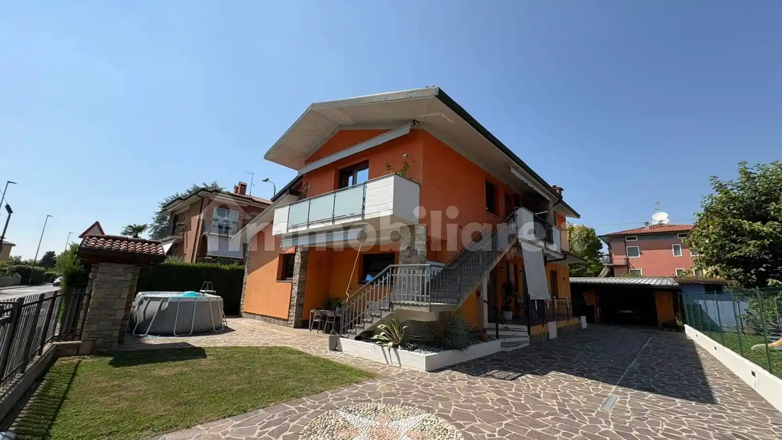 Villa in vendita a Calcinate