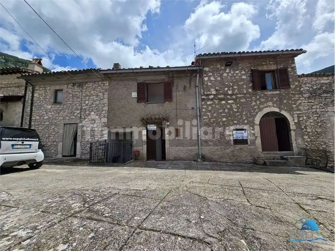 Appartamento in vendita a Ferentillo