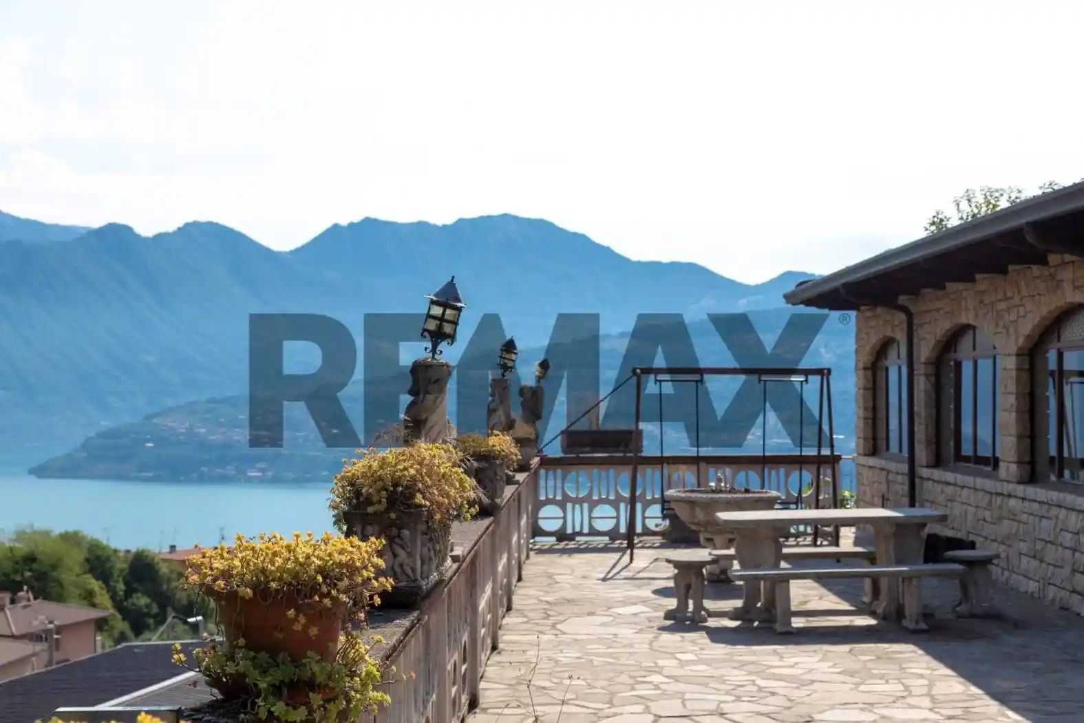 Villa in vendita a Tavernola Bergamasca