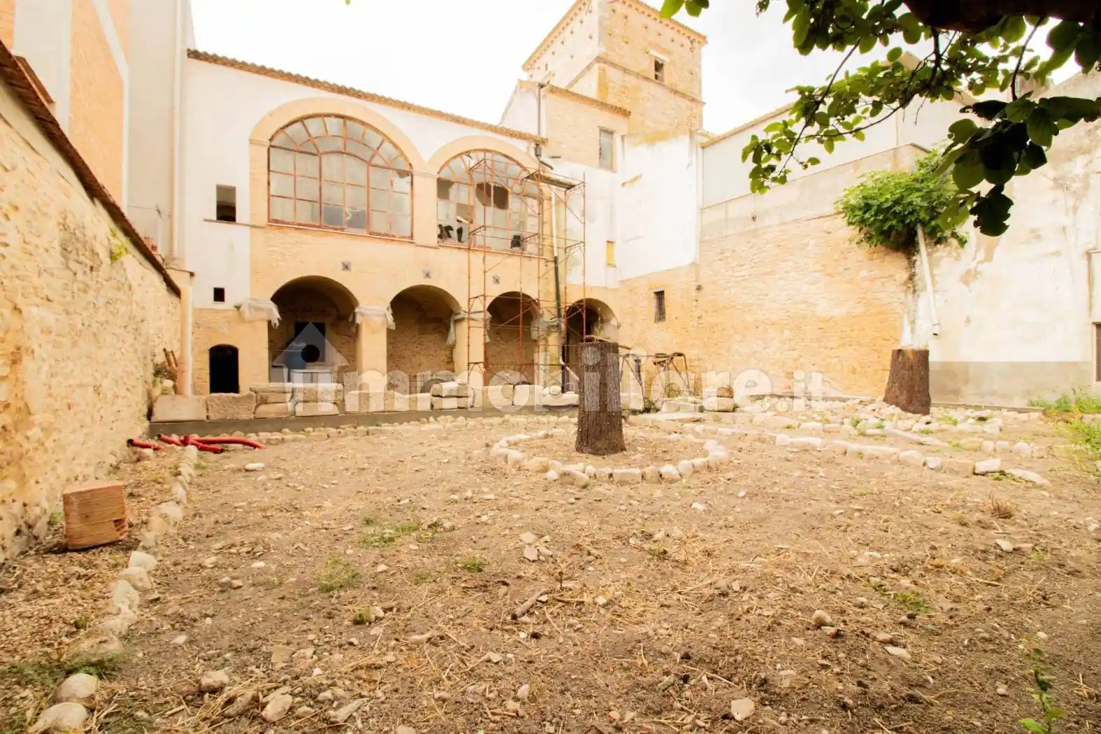 Palazzo - Edificio in vendita a Troia