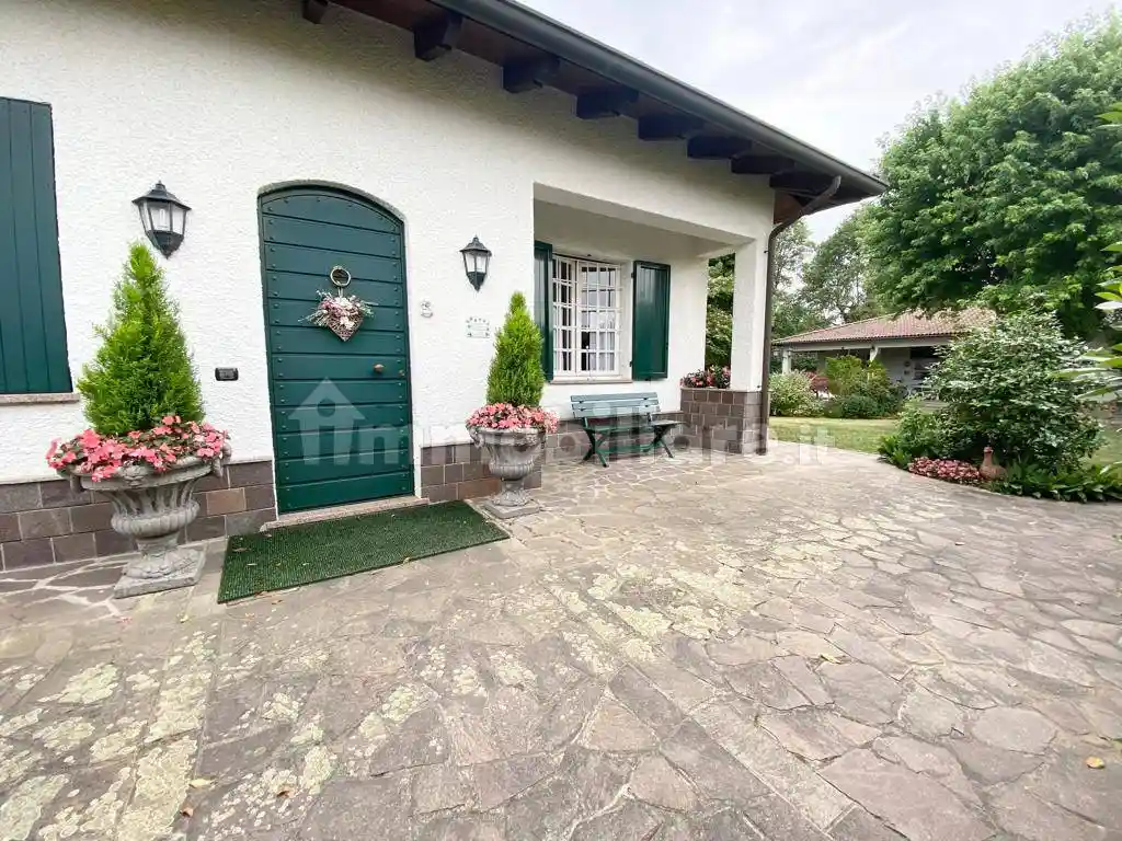 Villa in vendita a Pasturana