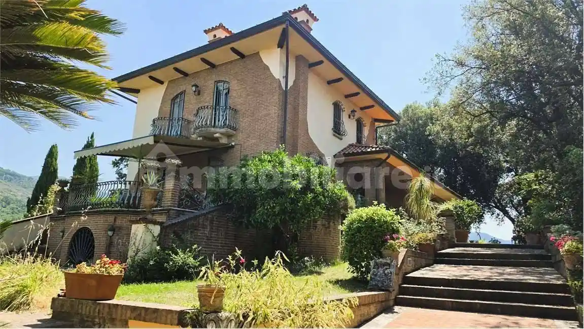 Villa in vendita a Castelnuovo Magra