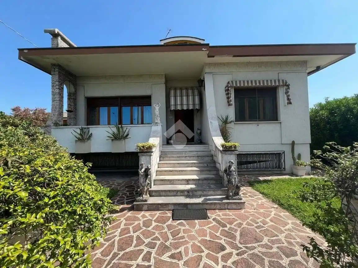 Villa in vendita a Castel d'Ario