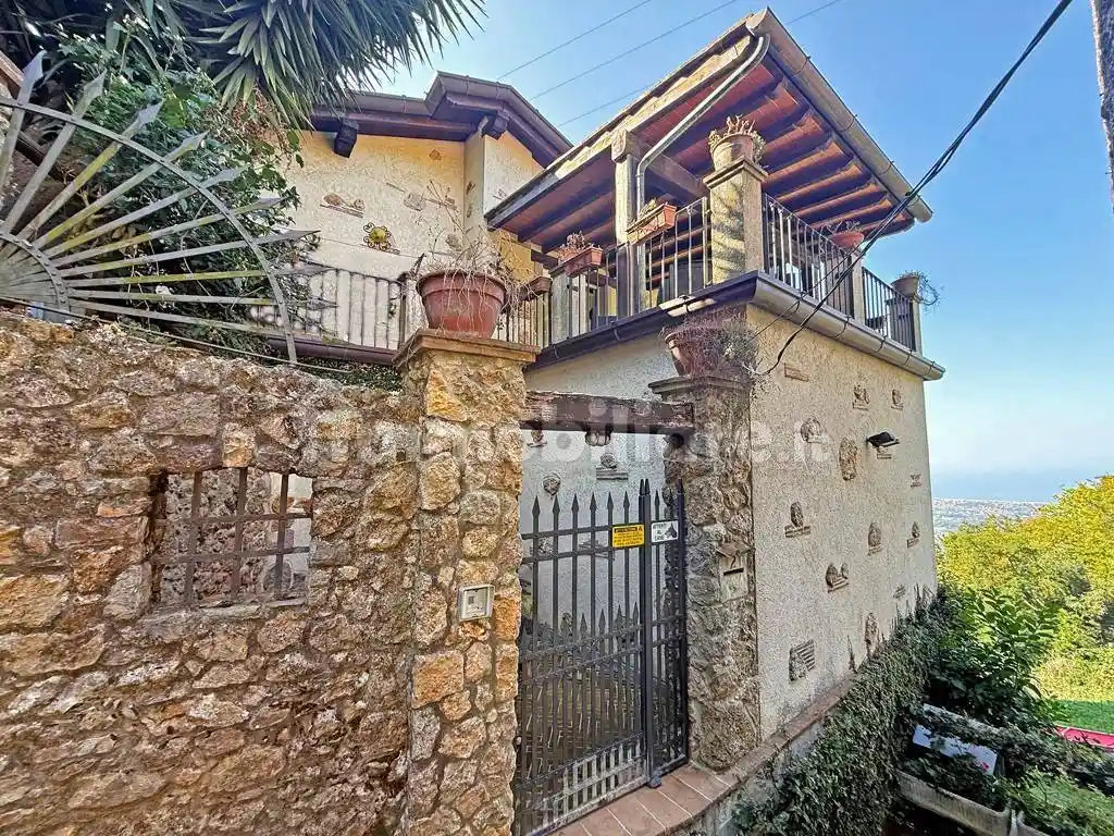 Rustico - Casale in vendita a Pietrasanta