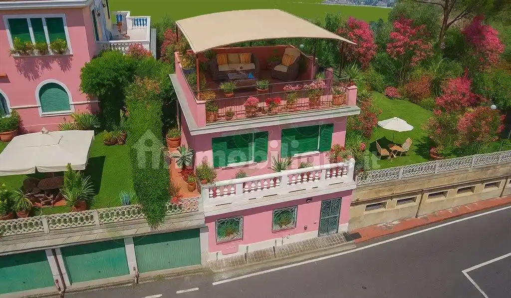 Villa in vendita a Celle Ligure
