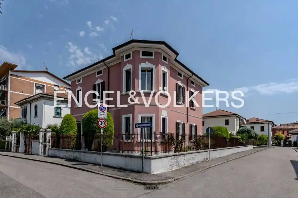 Villa in vendita a Verona