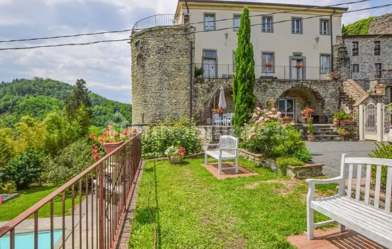 Palazzo - Edificio in vendita a Fivizzano