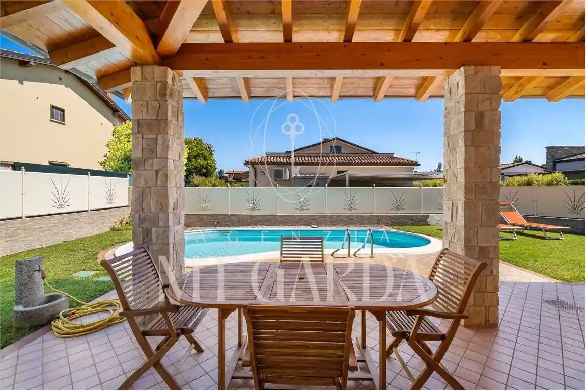 Villa in vendita a Manerba del Garda