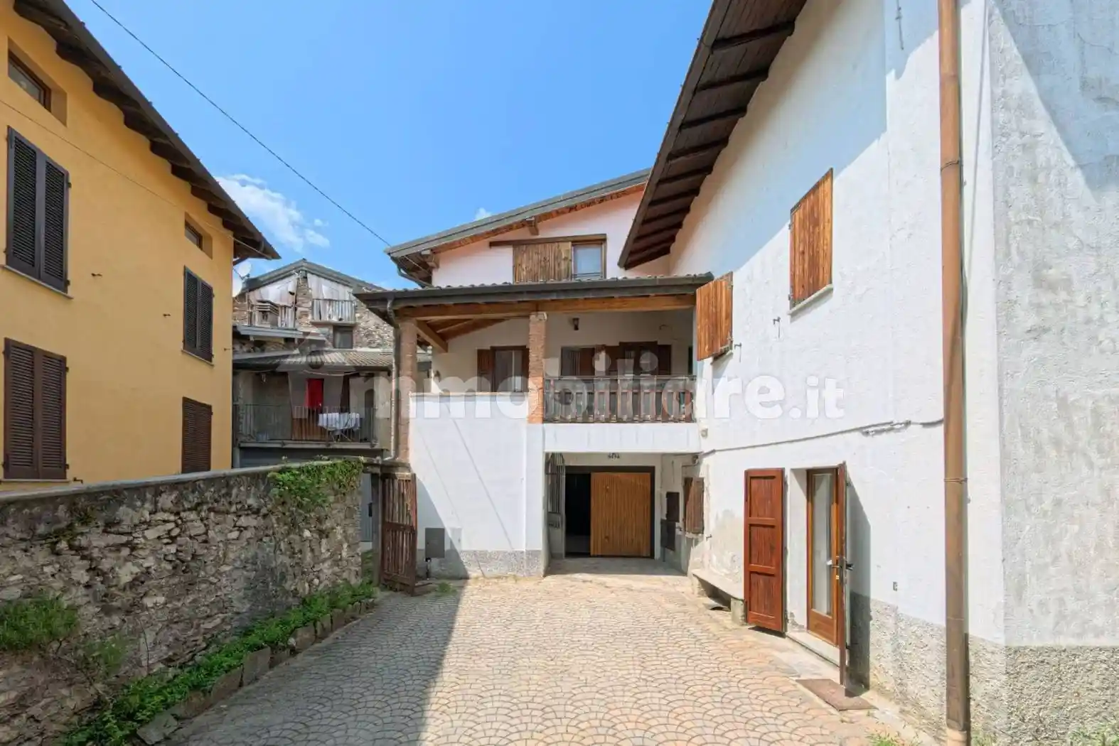 Casa indipendente in vendita a Cunardo