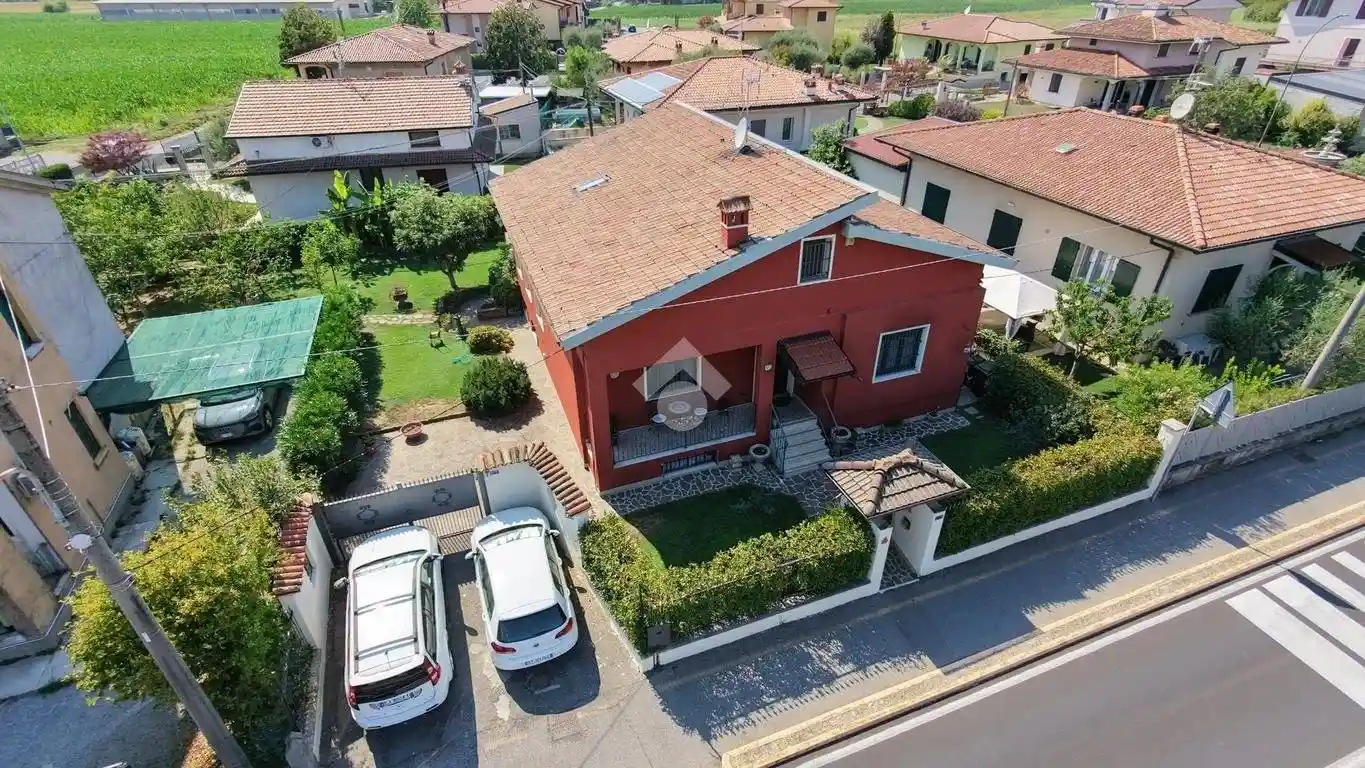 Villa in vendita a Cazzago San Martino